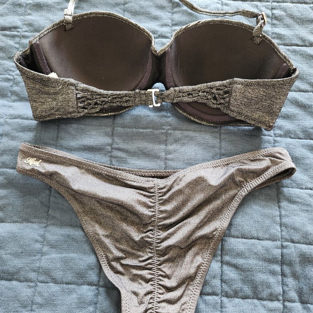Bikini - Picture 2 of 2